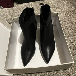 NEW Bandalino Women’s ankle high heeled leather black boots
